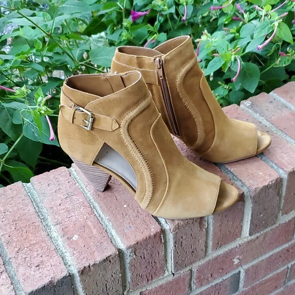 VC suede peep toe heels- sz. 9.5 - Picture 2 of 9